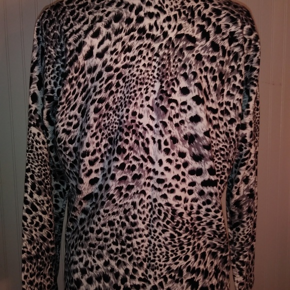 Draper's and Damon's cardigan - Picture 2 of 4